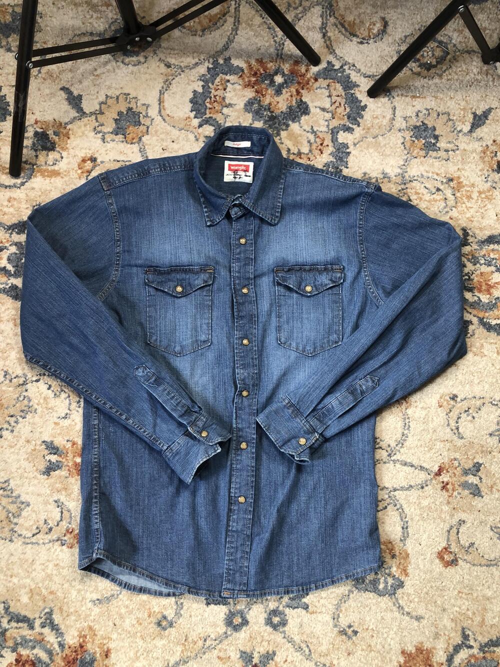 Wrangler Denim Shirt Mens Medium Button Up Western Pearl Snap Pockets